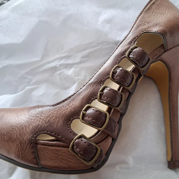 Leather High Stilletto Heel Pumps - Picture 5 of 5